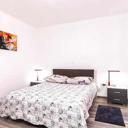 Apartment Irina - A4 First Floor - Mpolo *