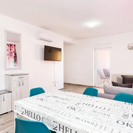 Irina - A4 First Floor - Mpolo Medulin